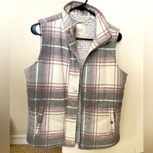 Altar’d State Plaid Sherpa lined vest (XS)